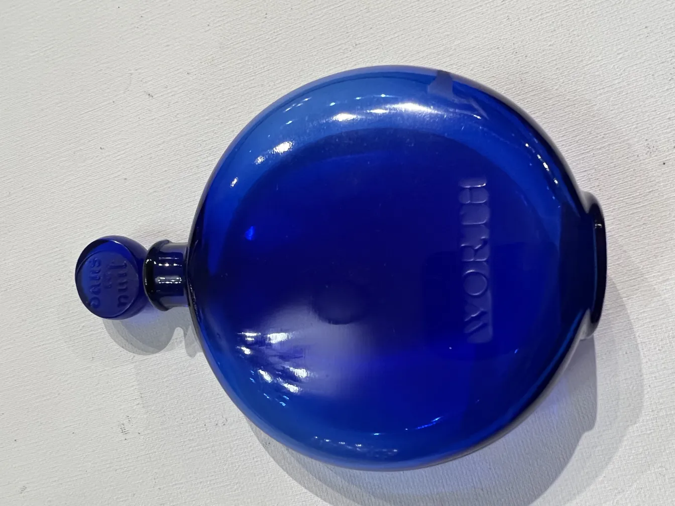 antike blaue Parfümflasche, sphärisches Design