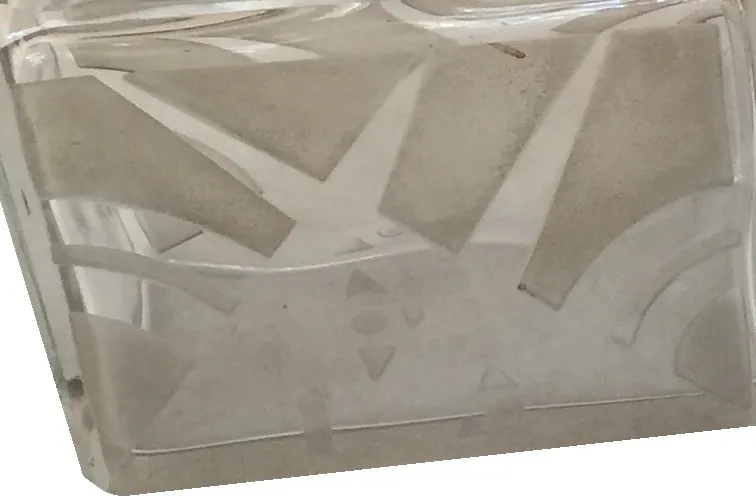 Antike Parfümflasche mit einzigartigem und elegantem Design.