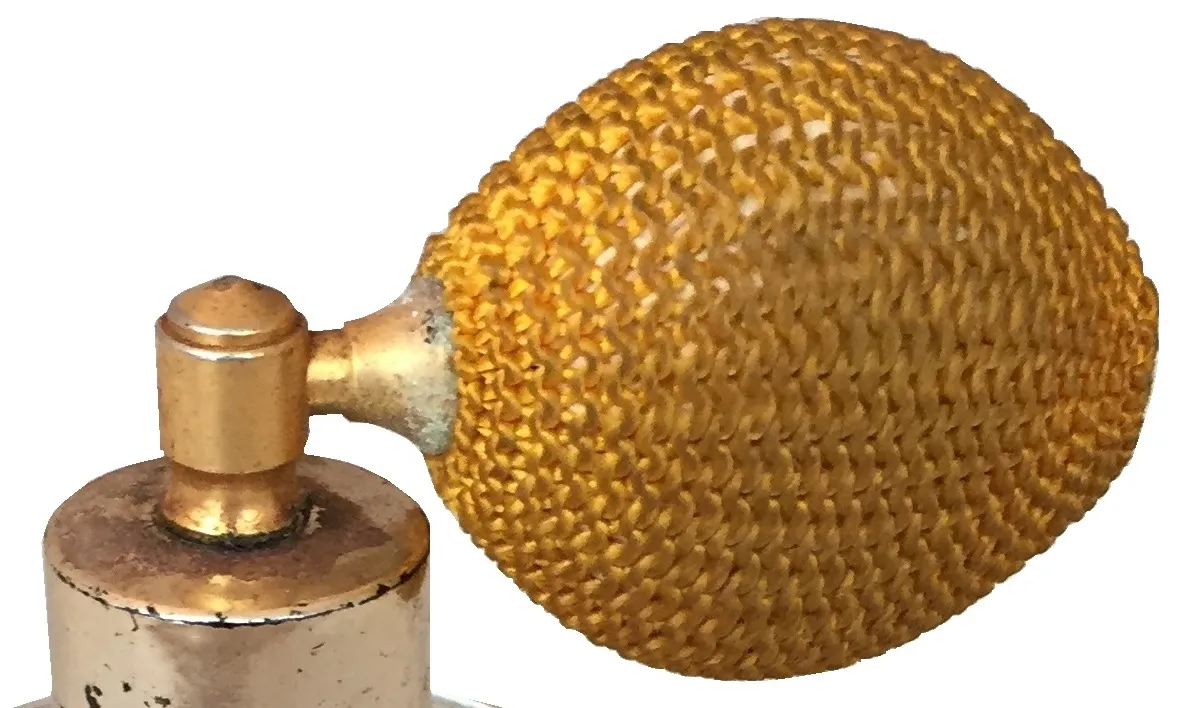 flacone di profumo antico con spruzzatore dorato