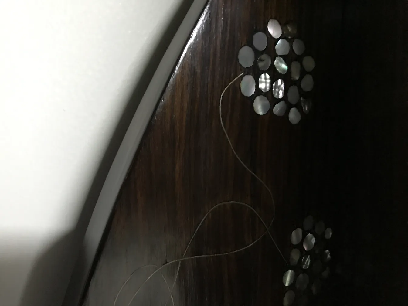 古董展示柜装饰细节