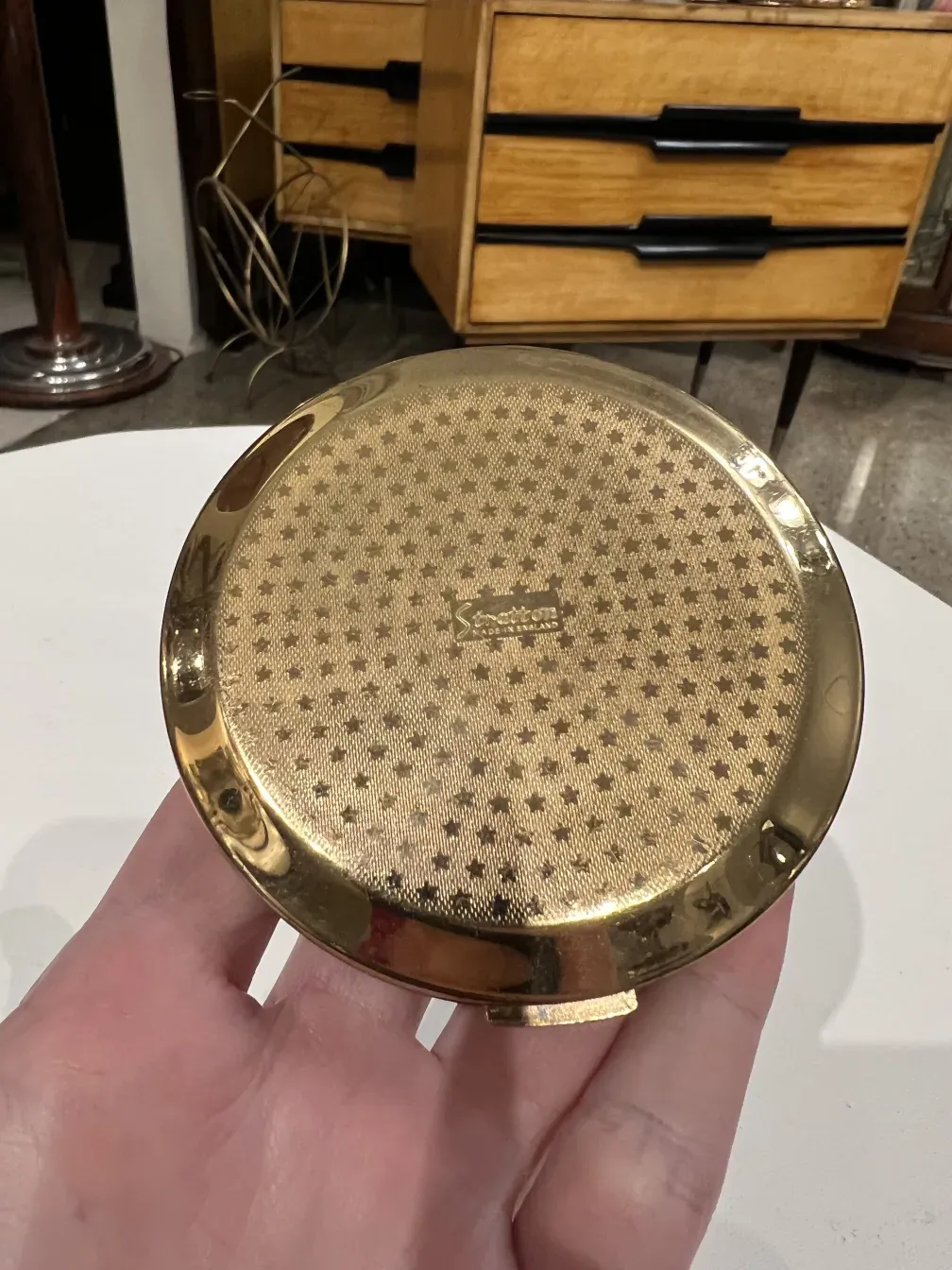 पुरातन ब्लश बॉक्स stratton england हाथ में, सुनहरा डिज़ाइन