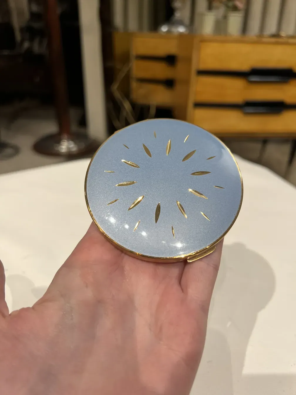 compatti antico con design blu e oro, stratton england