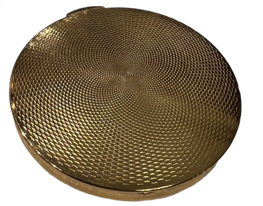 antike goldene erröten mit geprägtem design