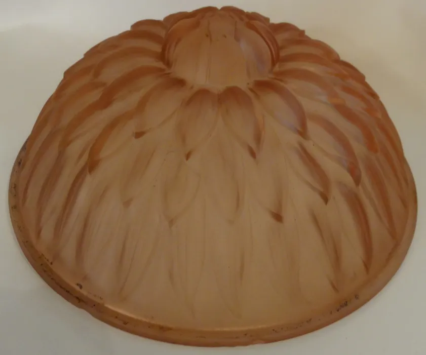 Plafoniera antica con design floreale, decorativa