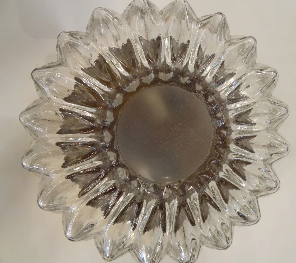 Plafonnier antique avec design décoratif en forme de fleur