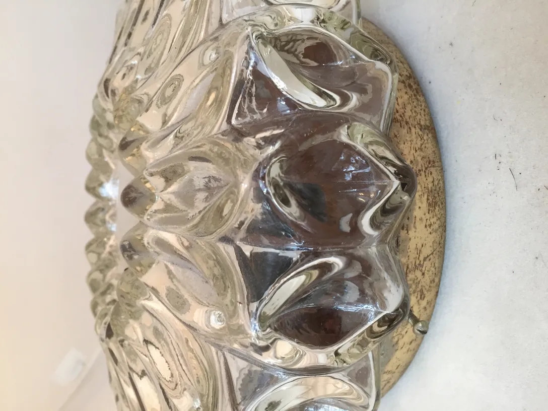 Antike Deckenleuchte mit Glassdetails, elegantes Ambiente