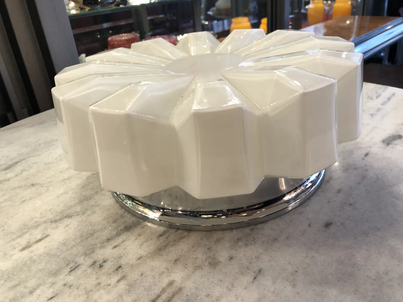 古董天花板灯，角度设计，优雅环境