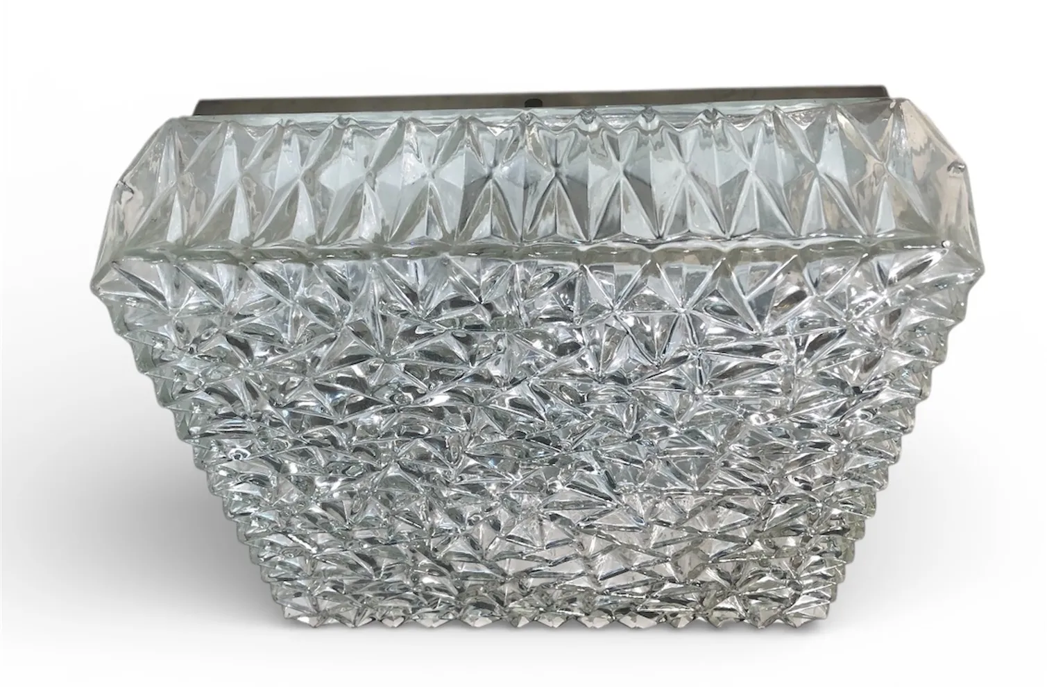 plafonnier ancien avec motif décoratif en prisme