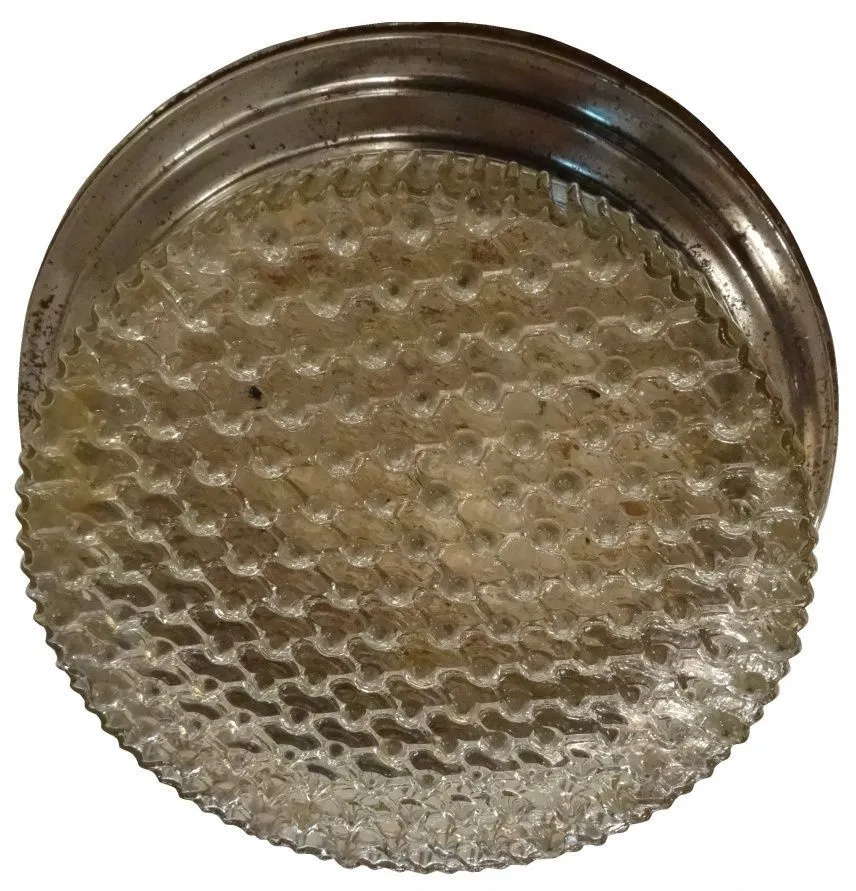 plafon antigo redondo com textura em um ambiente clássico