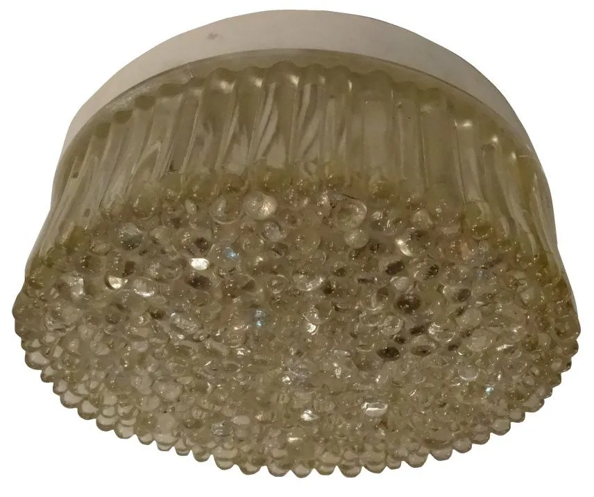 plafoniera antica con forma rotonda e dettagli decorativi