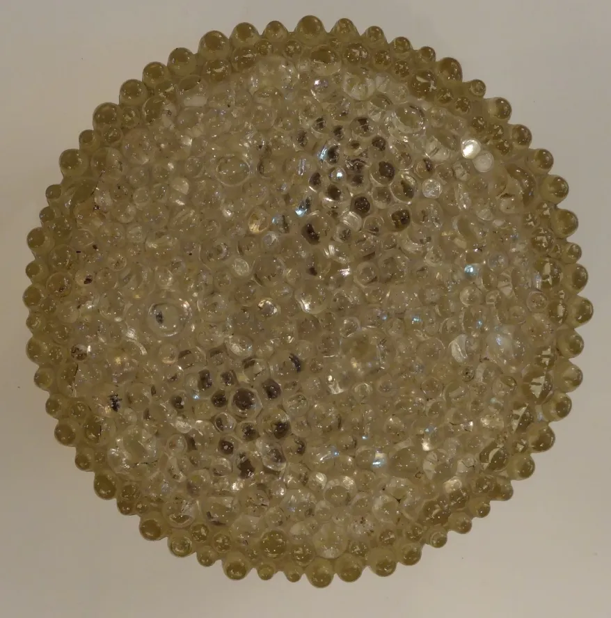 plafon antiguo redondo con detalles brillantes