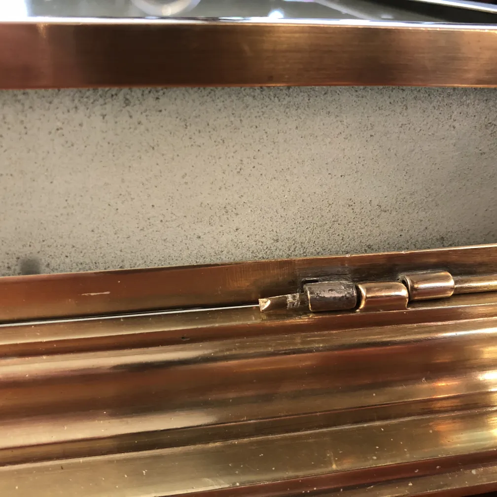 deux plafonniers anciens avec un design unique