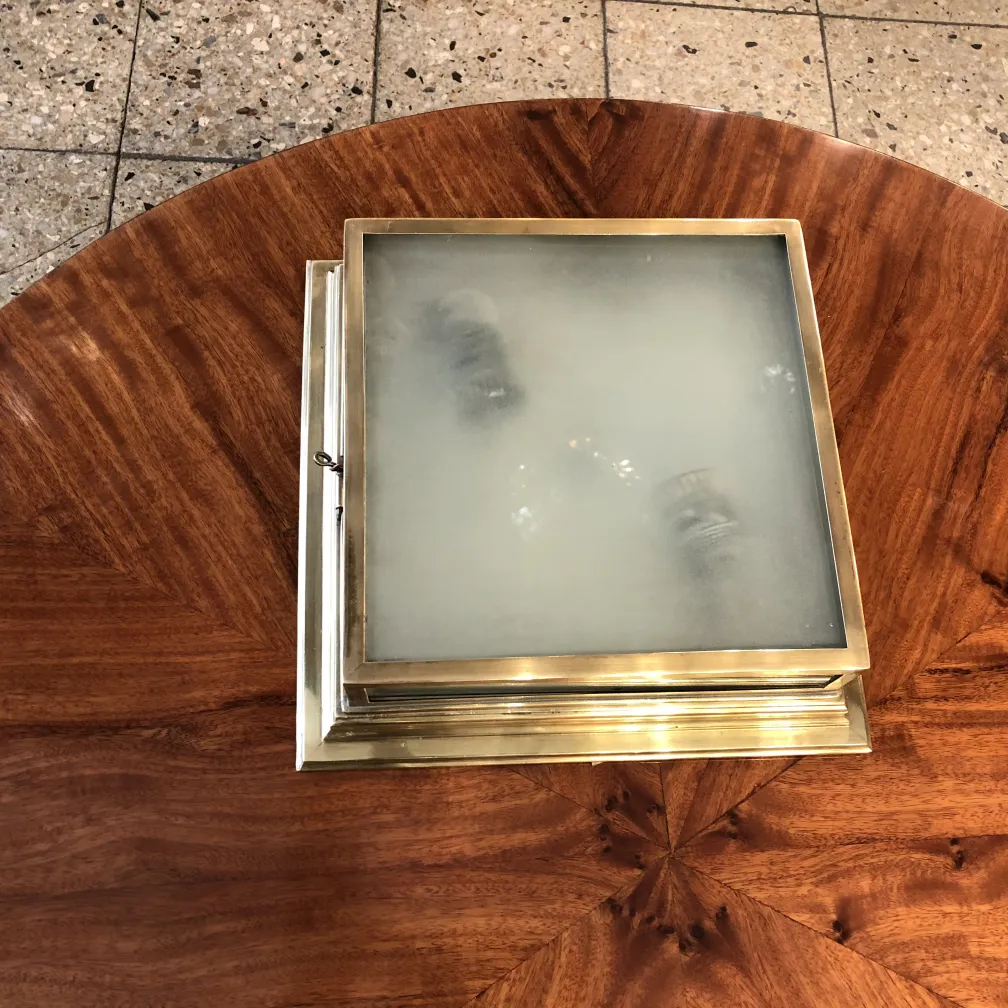 2 luzes de teto antigas com design elegante