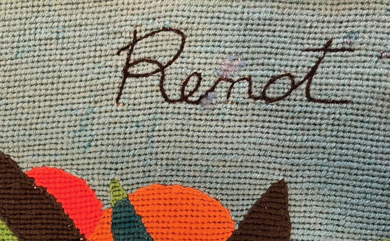 古いタペストリ、カラフルなデザインと目に見える刺繍