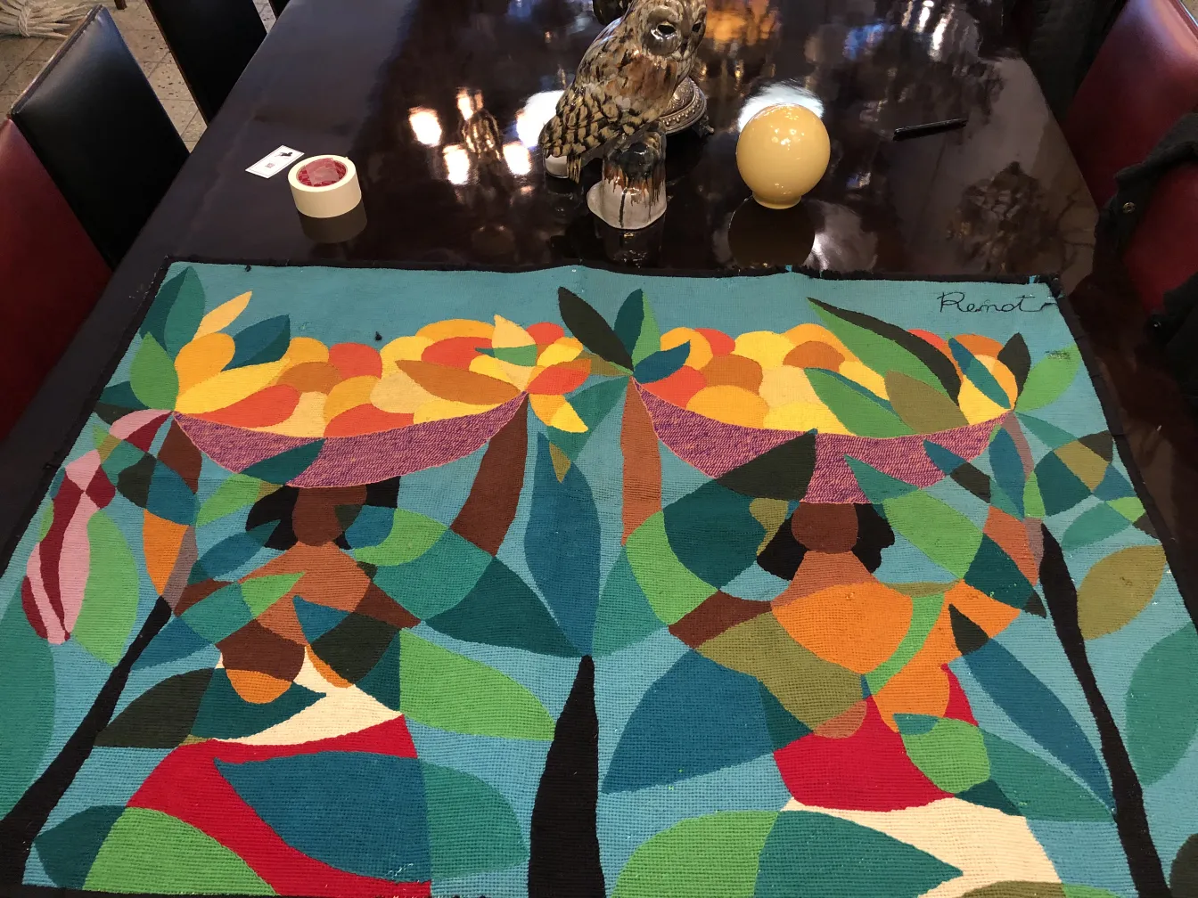 arazzo antico con un vivace design astratto