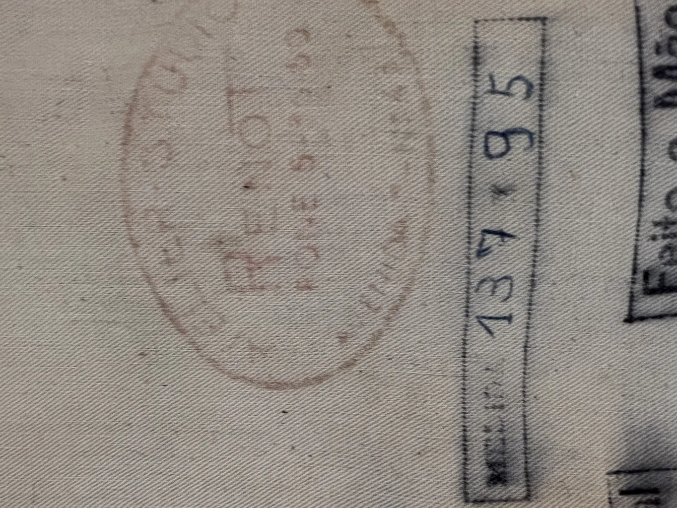 tapiz antiguo con tonalidades suaves y texturas sutiles