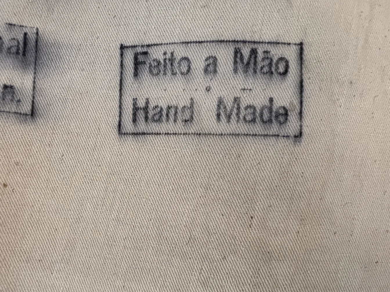 tapiz antiguo con detalles decorativos y elegante diseño, fondo claro