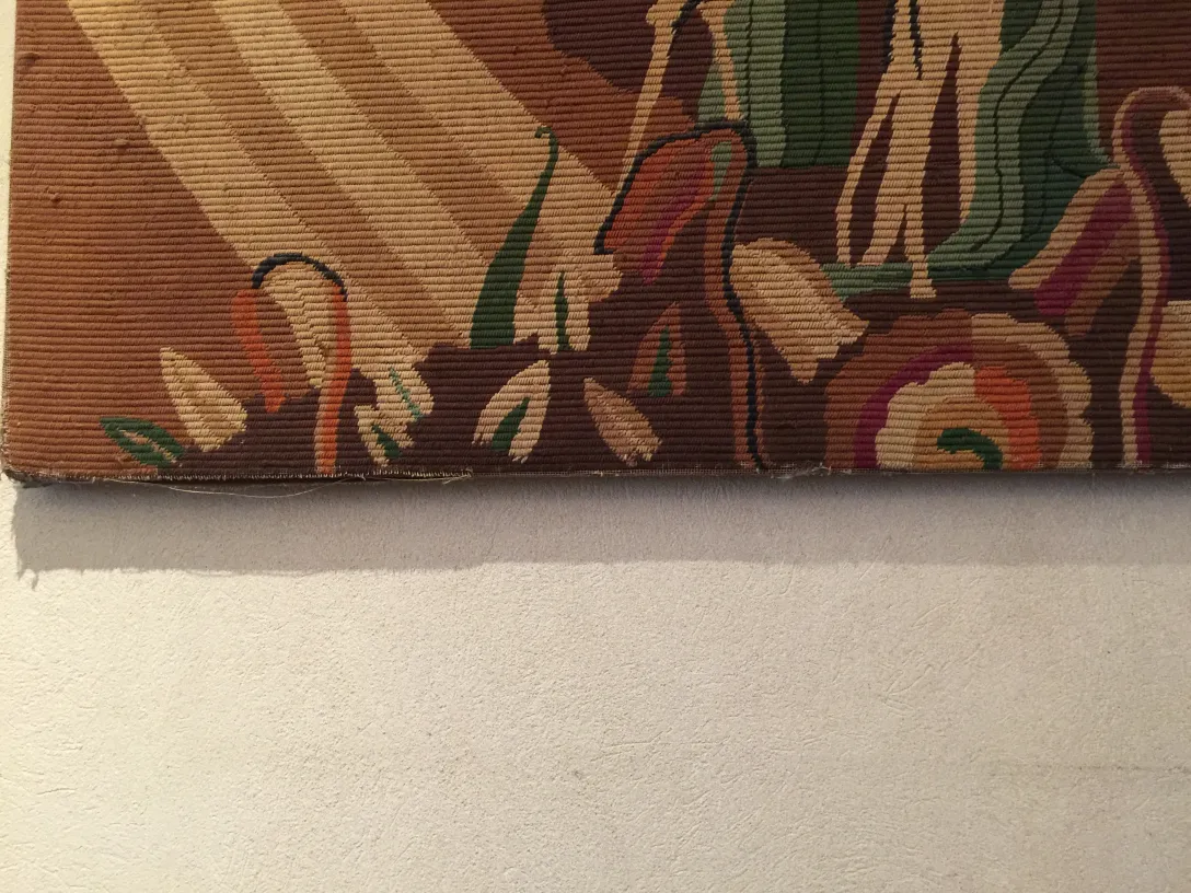 tela antica decorativa con motivi e colori vivaci