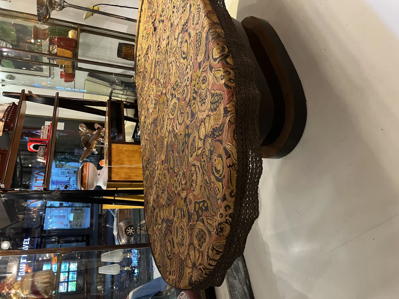 古董桌布上有花色图案的装饰环境