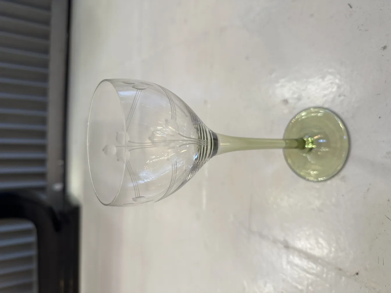 Ensemble de 6 verres anciens au format élégant, décorés.