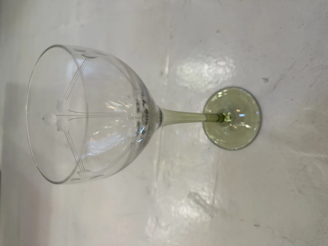 6 decorative antique glasses with an elegant design