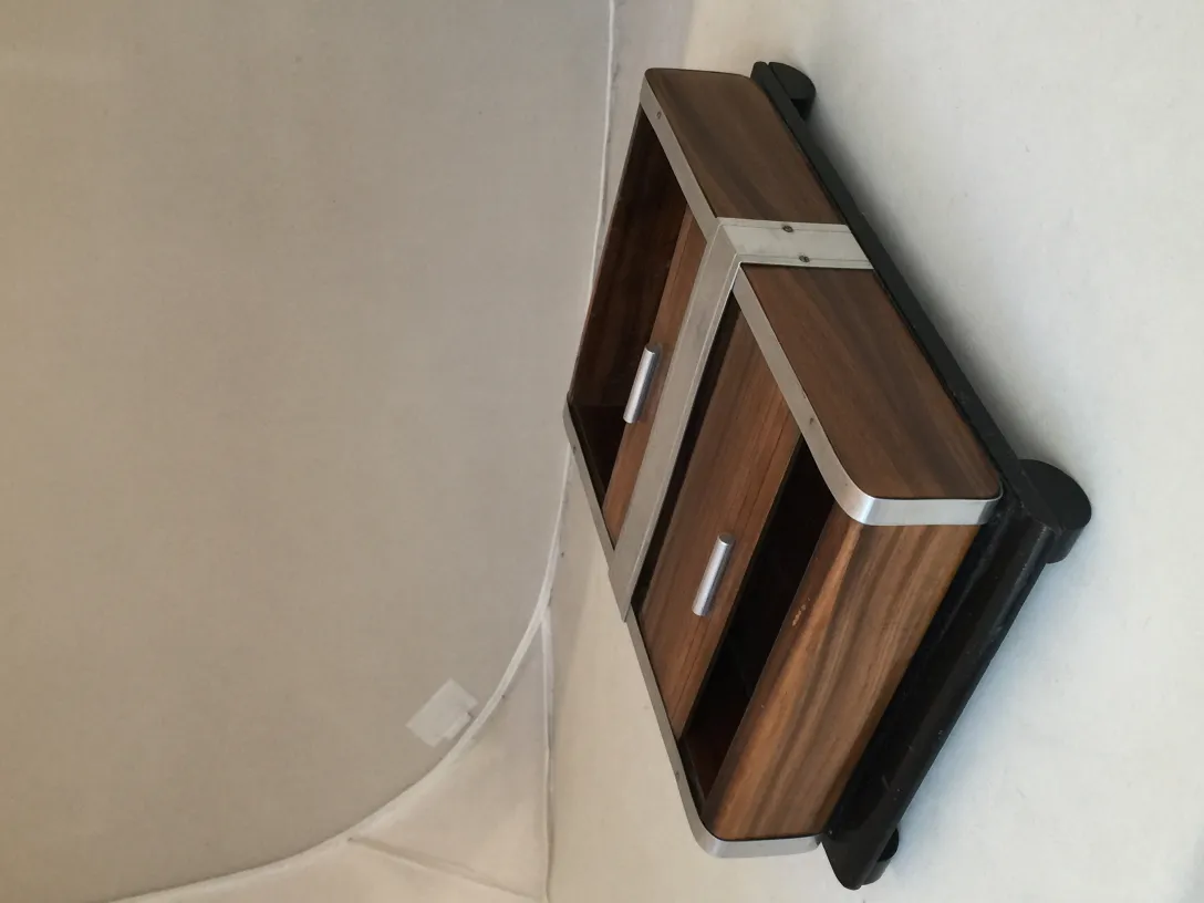 boîte ancienne de rangement avec des compartiments