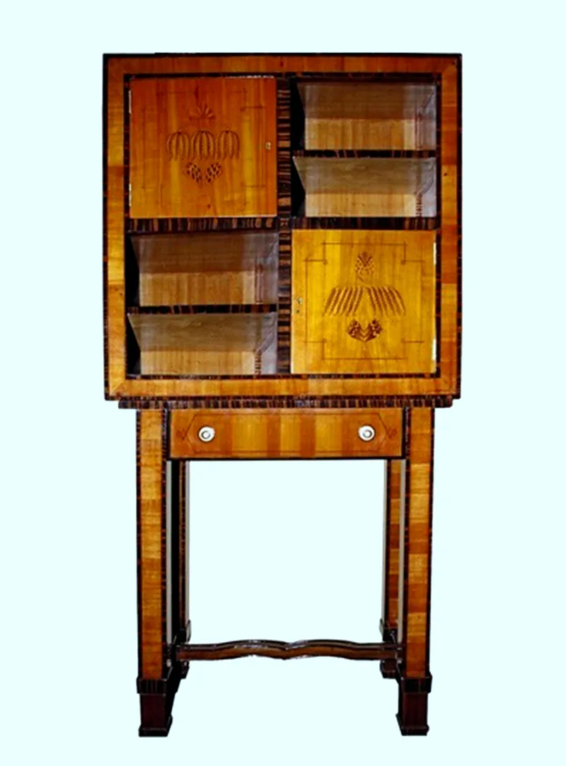 humidor tradizionale con dettagli decorativi