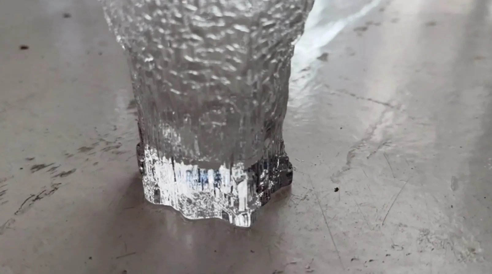 تحت كوب tapio wirkkala في بيئة مشرقة