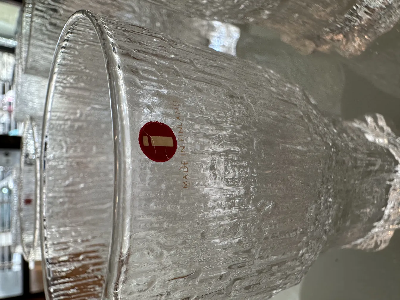 Conjunto de 8 vasos tapio wirkkala en un ambiente elegante.