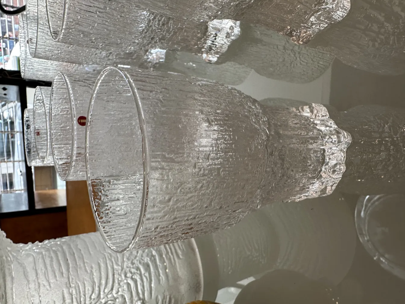 탸피오 위르칼라의 8개 고대 유리잔, 독특한 디자인과 고전 스타일