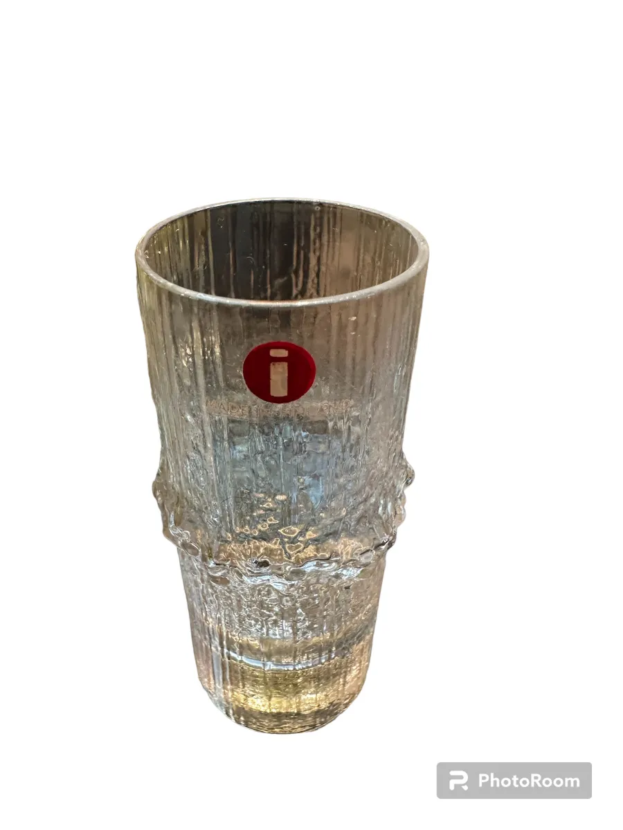 6 vasos antiguos de forma elegante y textura ondulada