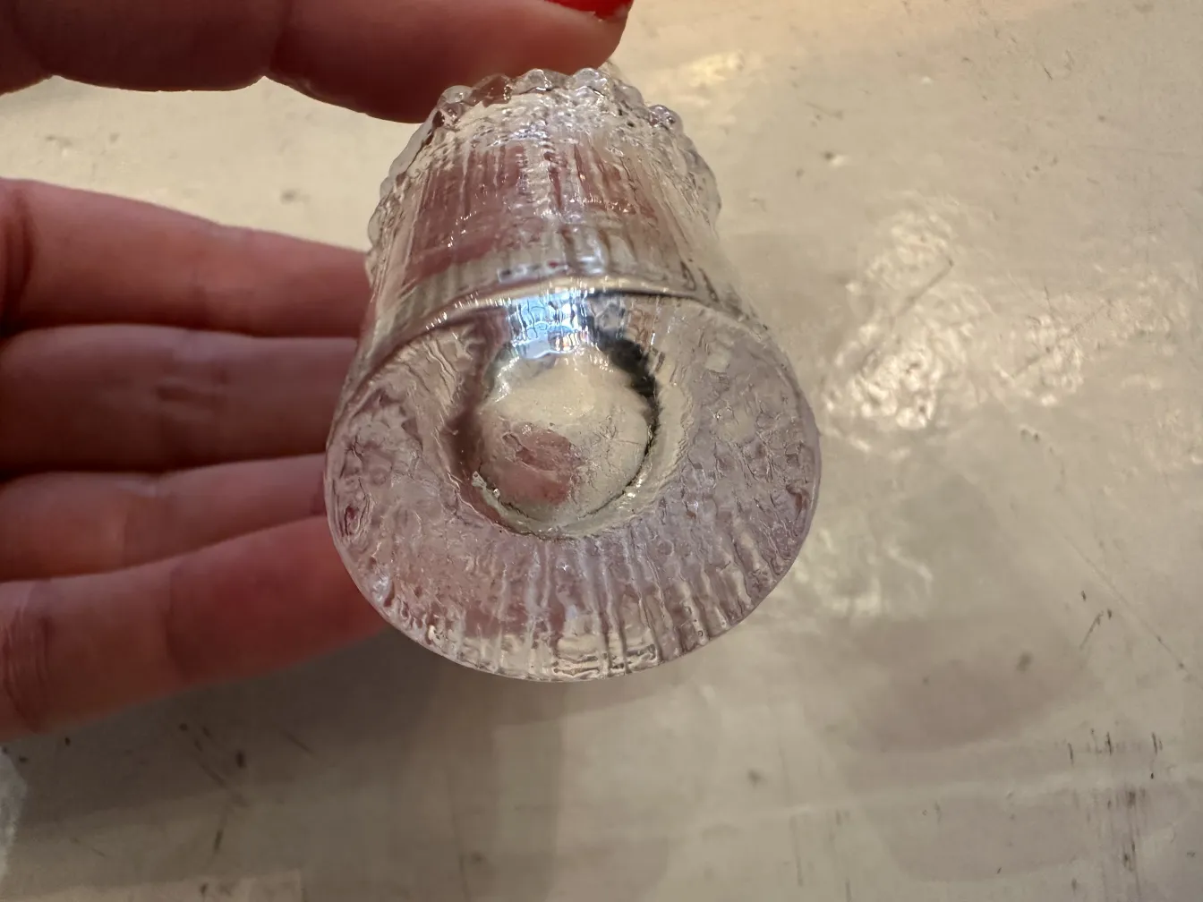 أكواب زجاجية عتيقة من Tapio Wirkkala، تصميم أنيق وأشكال واضحة، أجواء مريحة