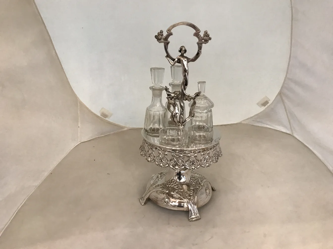 salero y pimentero de forma elegante, con soportes para aceite y vinagre, antiguo