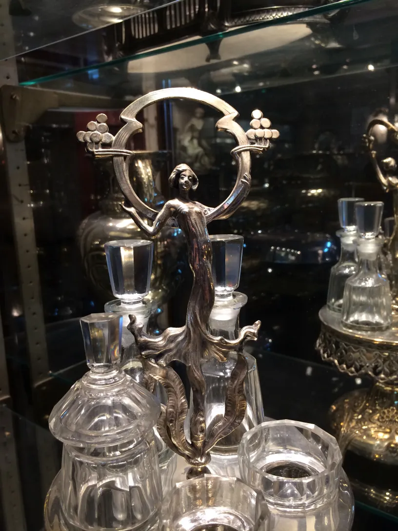 Salero, pimentero, aceite y vinagre de antigüedades WMF, decorativo y elegante.