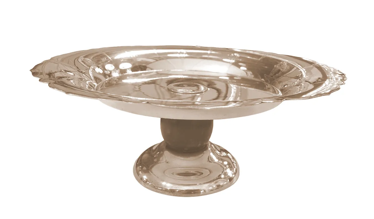 Plato de masas antiguo con borde decorativo