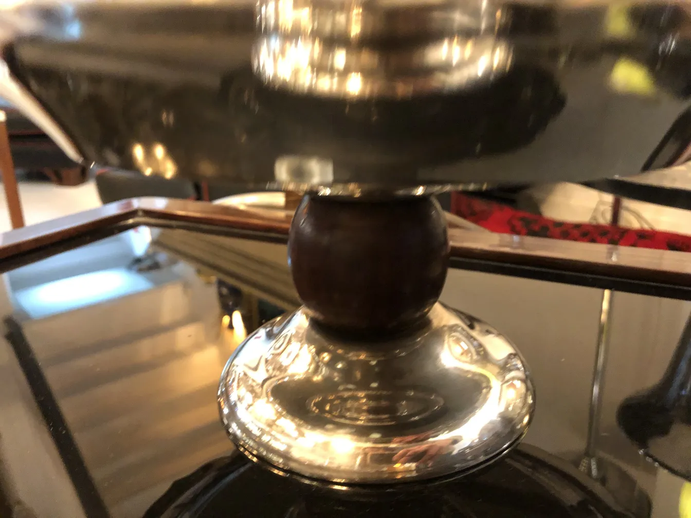 Prato de massas antigo com base brilhante e decorativa