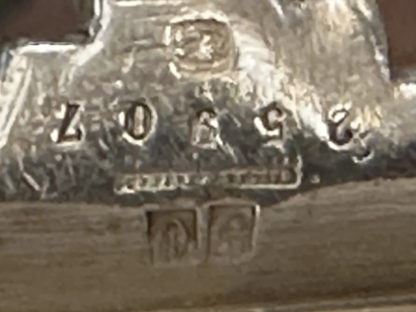 Antiker Kuchenteller mit komplizierten Details