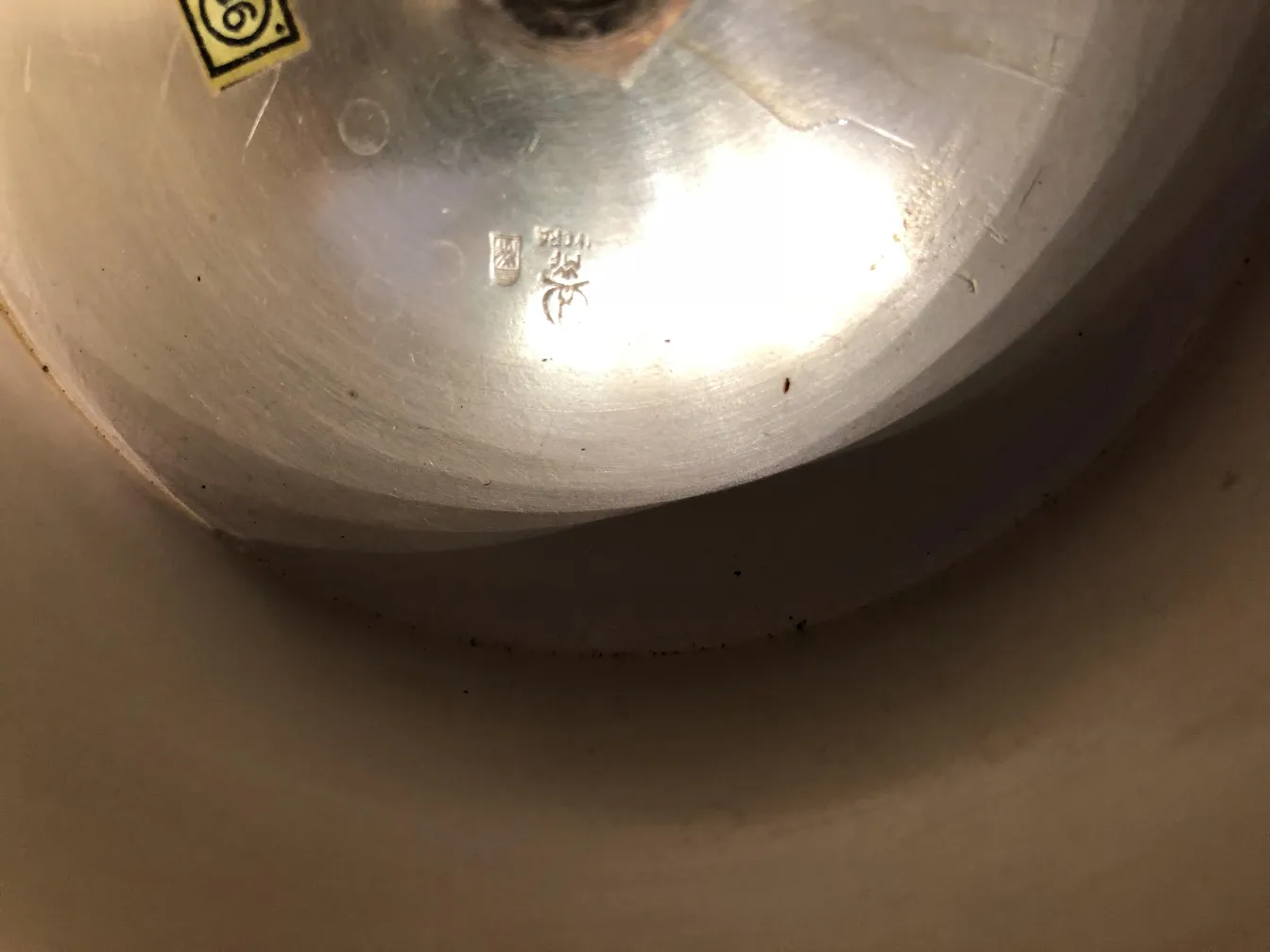 prato de massas antigo com detalhes sutis