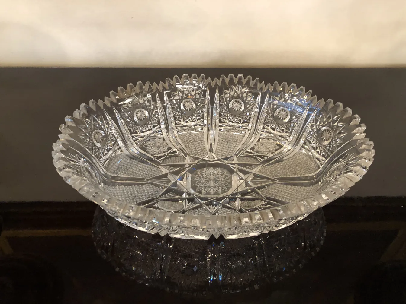 antik dekorativer glas blumenständer mit schnitzereien