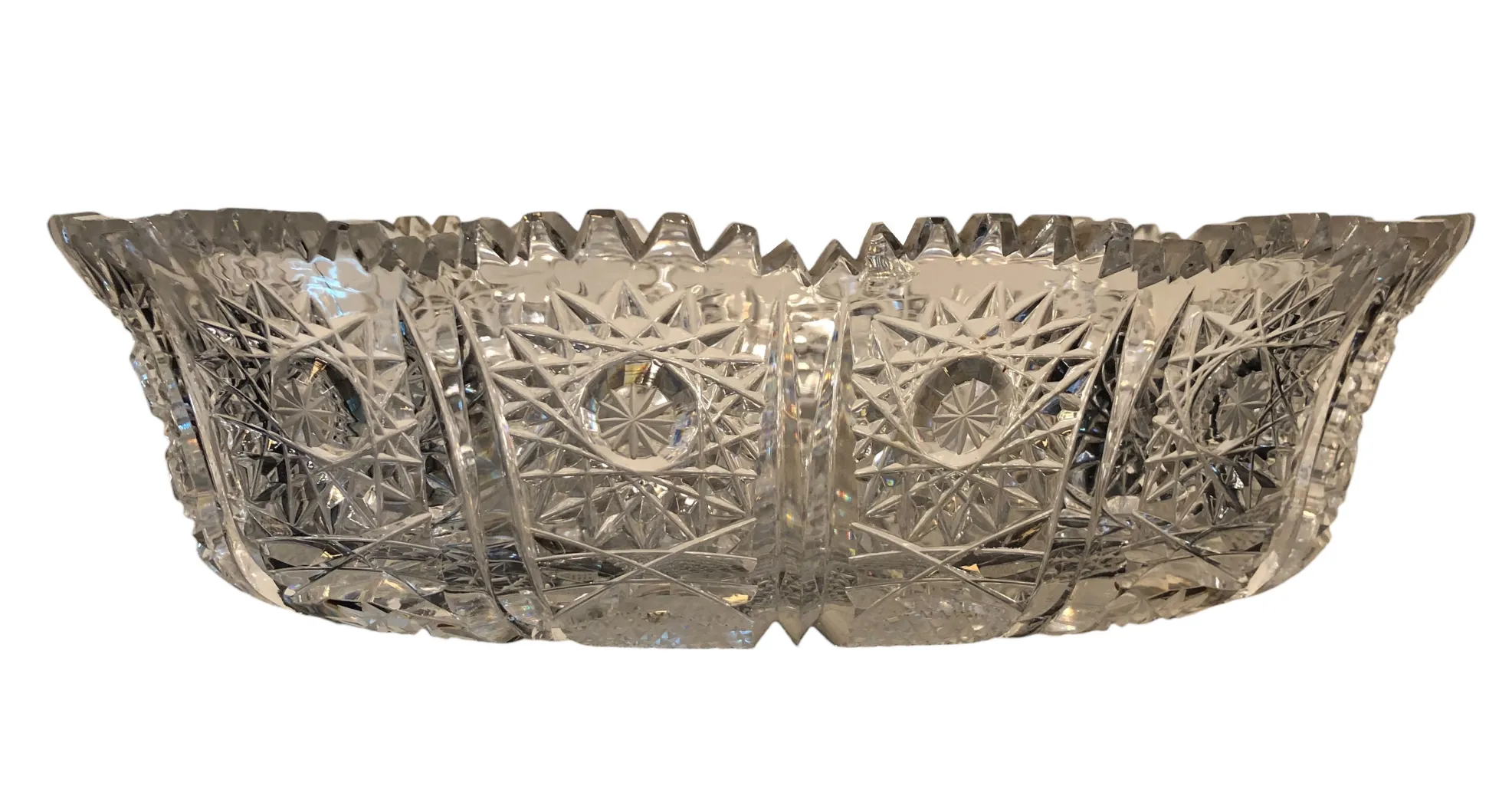 centro de mesa antigo decorativo com padrões gravados e brilhantes