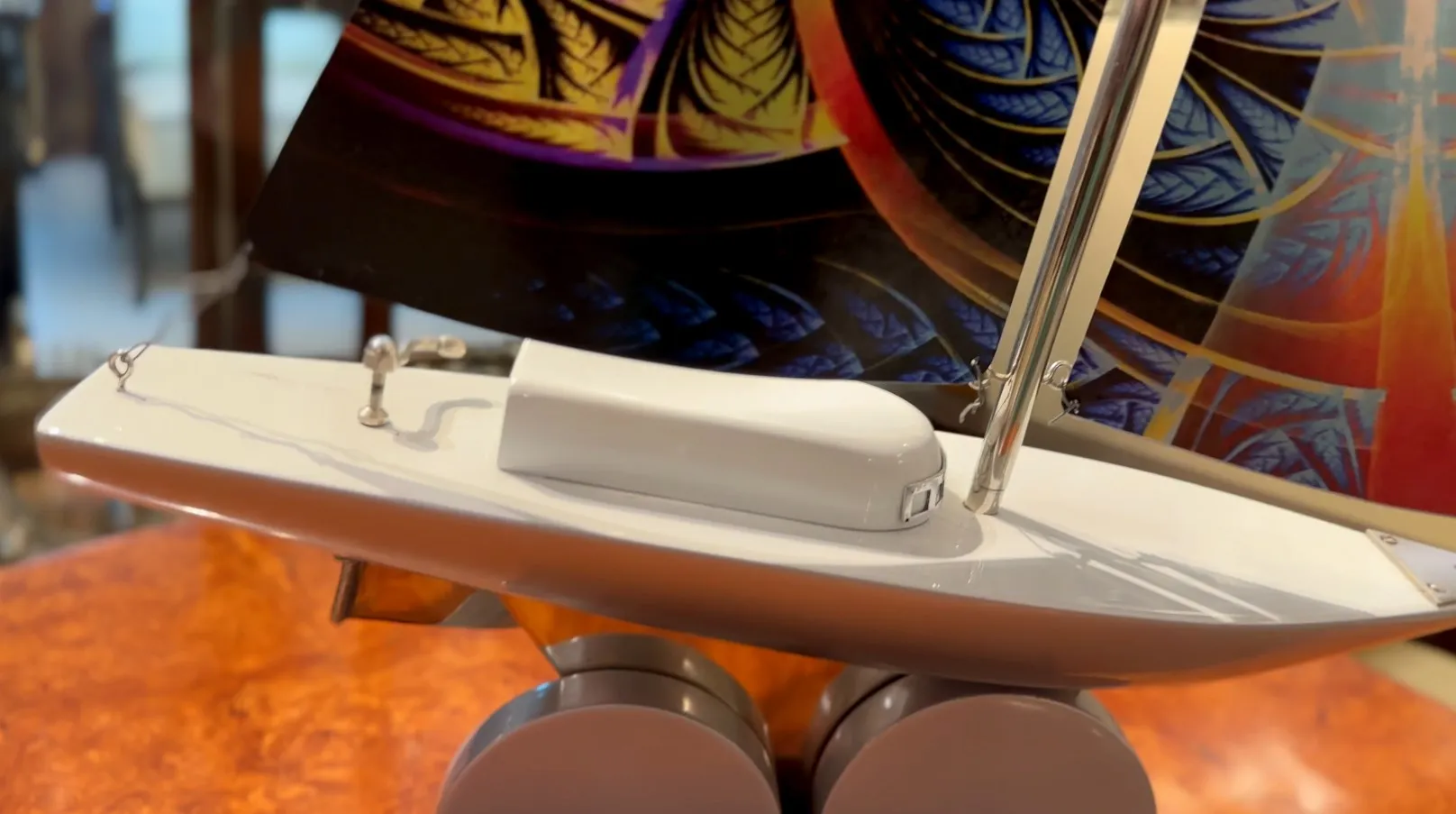 Modelo antigo de barco do designer com detalhes elegantes