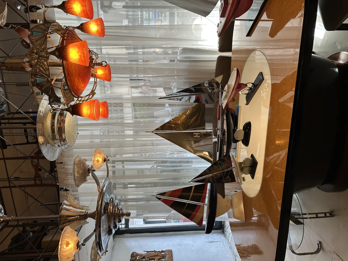 Barco del diseñador en un ambiente elegante y moderno.