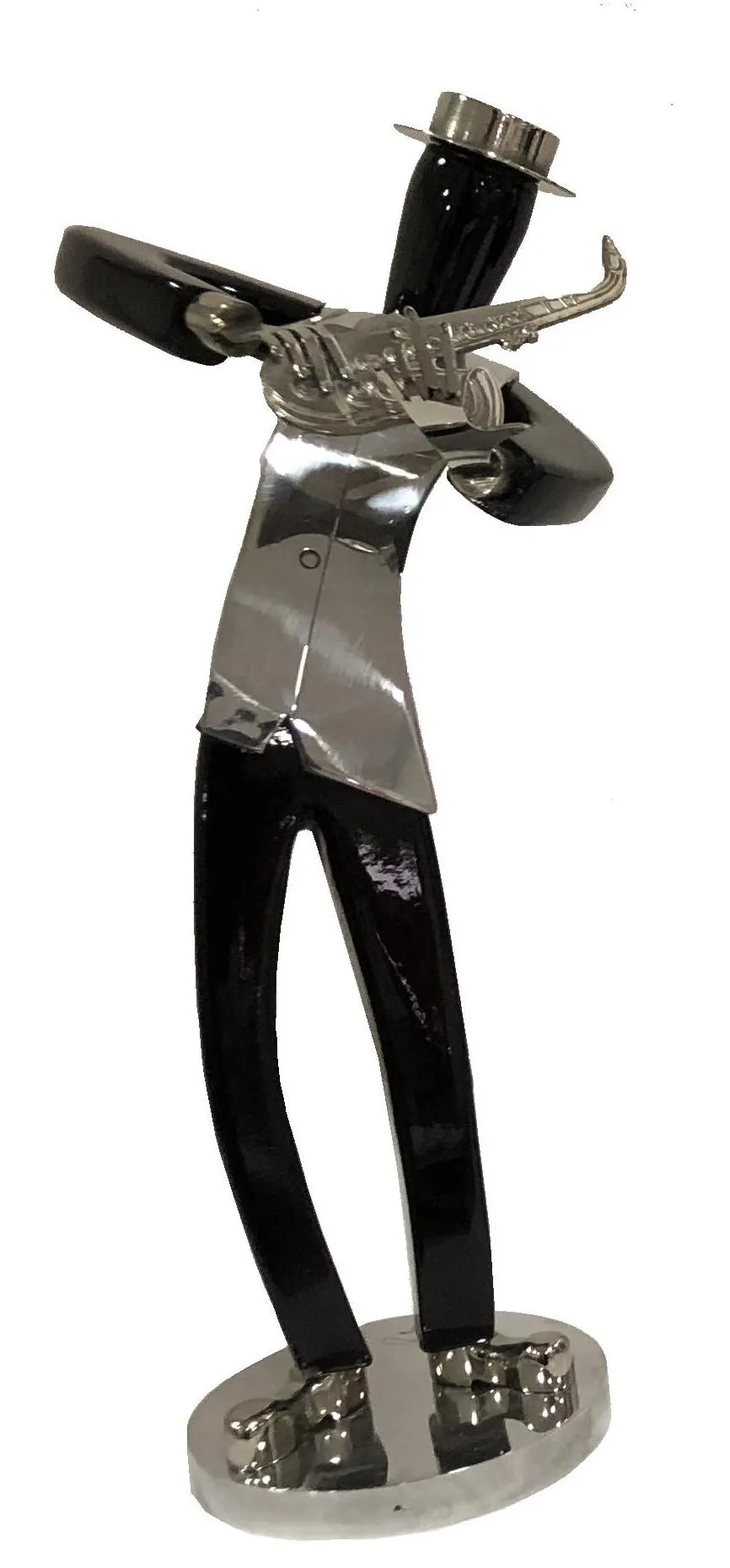 escultura de uma banda de música antiga representando um músico com saxofone