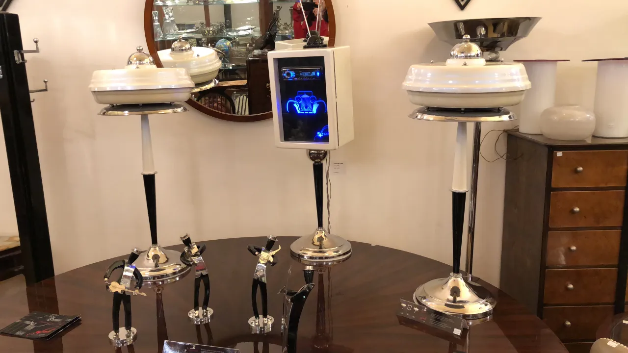 デザイナーの古い音楽バンド、マルセロ・ペーニャによる創造的なディテールが現代的な環境に展示されています。