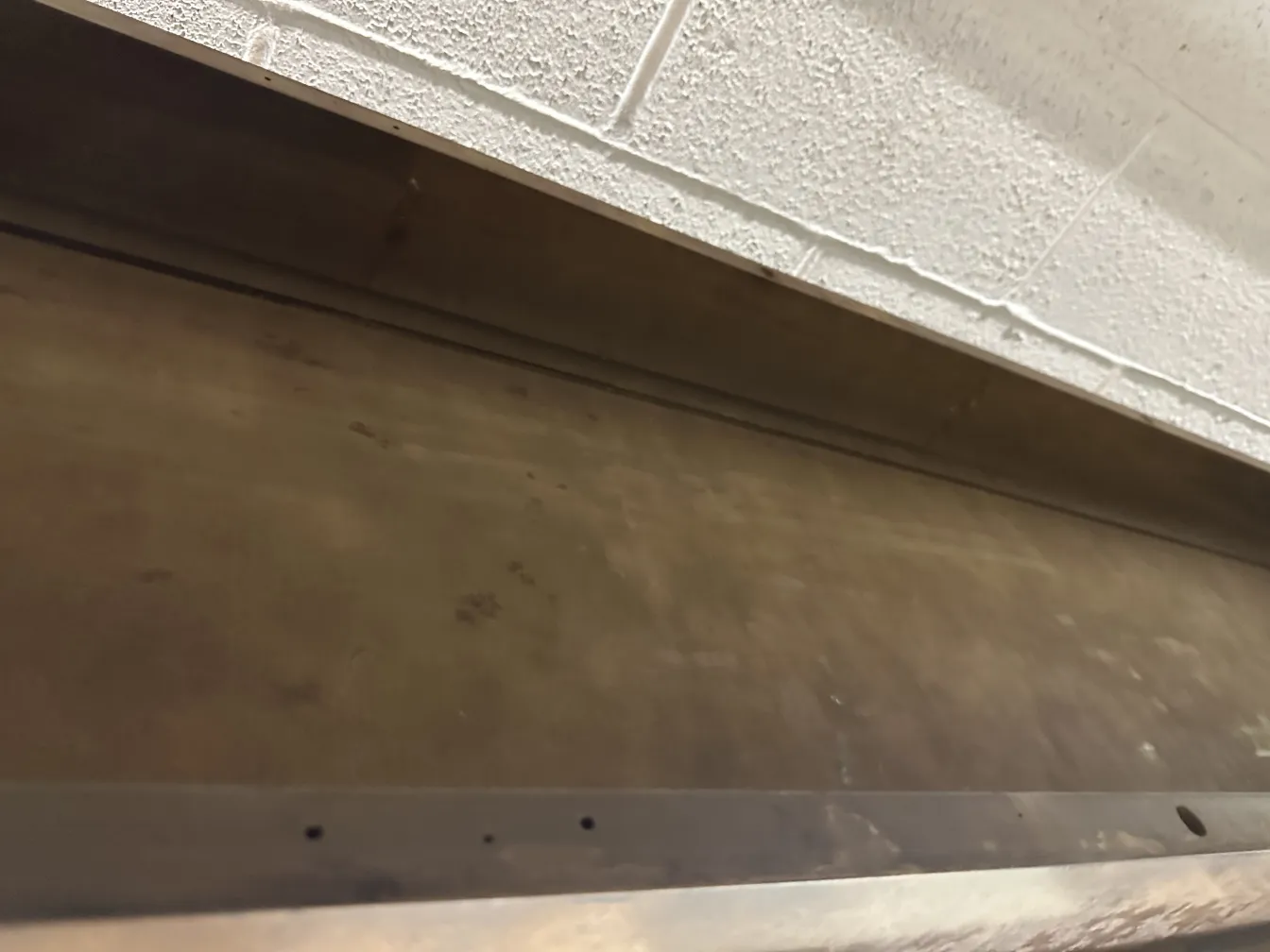 antica console decorativa con superficie pulita