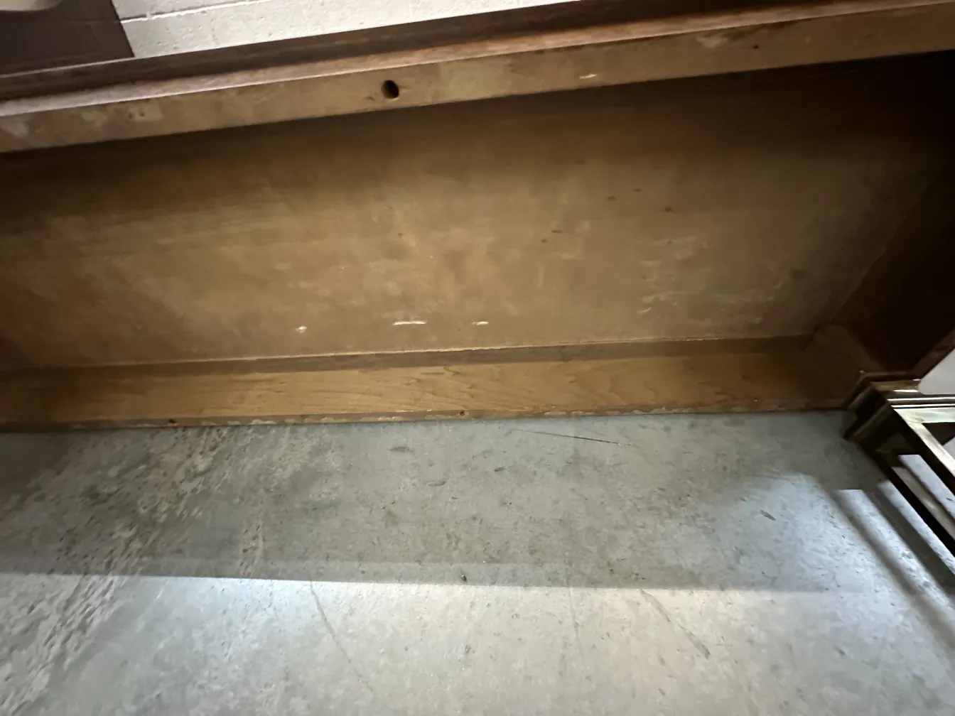 古い装飾的コンソール家具のビュー