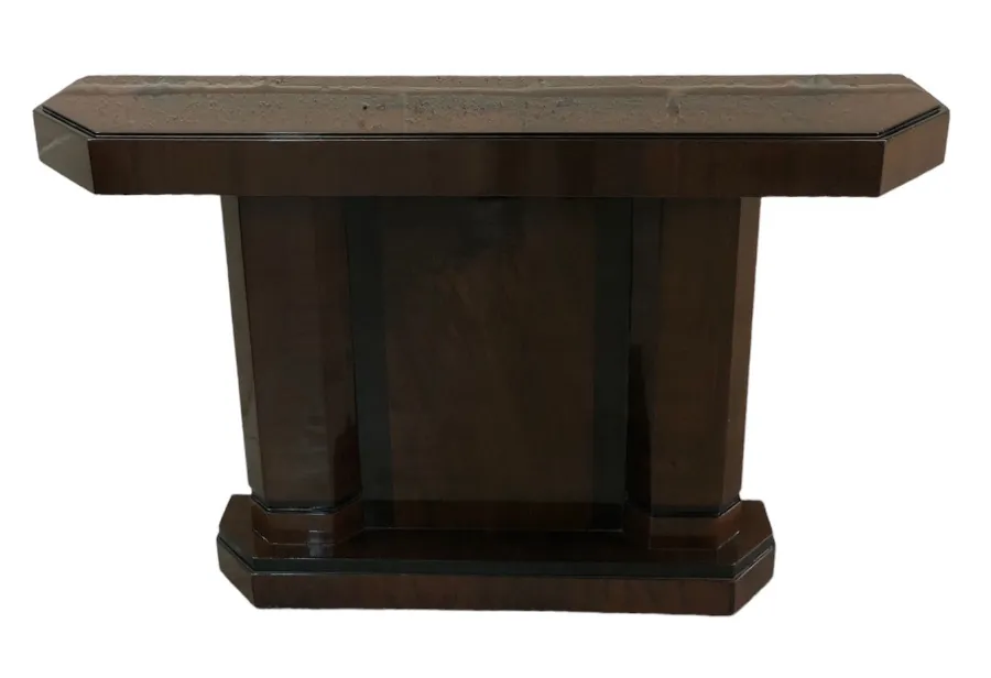 dos consolas antiguas de forma elegante en un ambiente acogedor