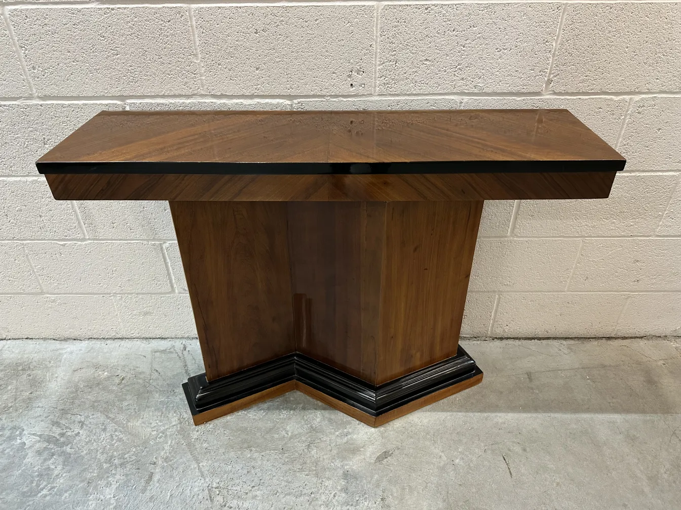 Antique consoles in U shape, featuring an elegant design.