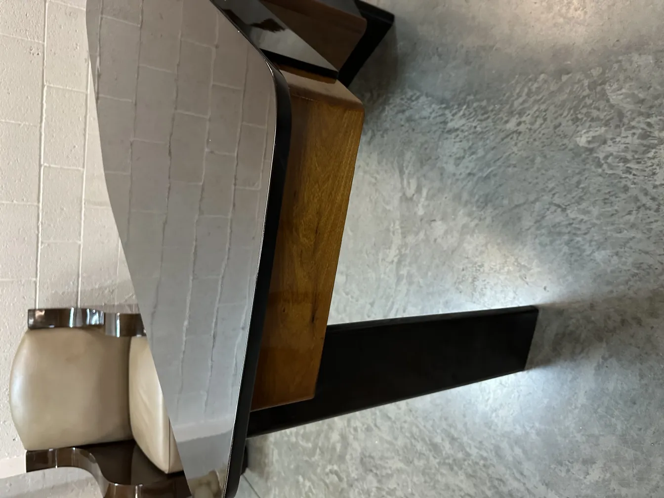 bureau ancien au design attrayant dans un cadre moderne