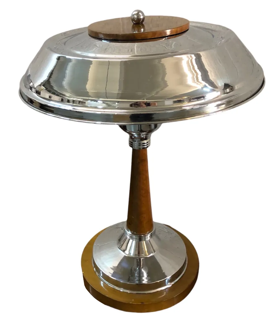 lamparas de mesa antiguas con detalles decorativos y base dorada